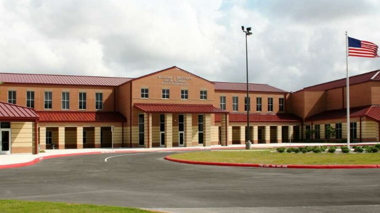 Enojado por sus malas calificaciones, un adolescente habría amenazado con tiroteo en escuela de Bexar