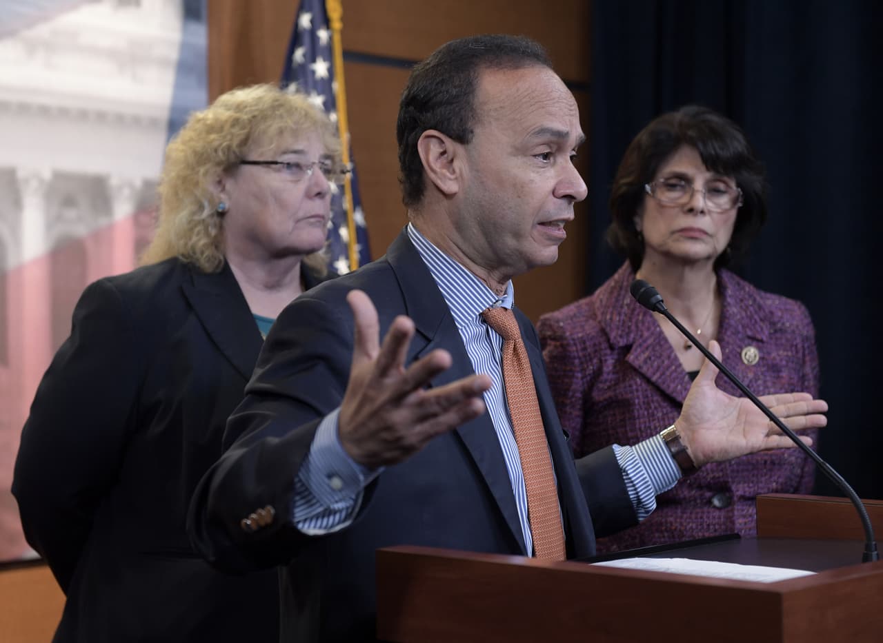 <b>2016 | </b>Congressman Luis Gutierrez and several Democrats called for President Barack Obama to use his power to pardon the more than 750,000 undocumented immigrants covered by DACA before leaving the White House. He did not.