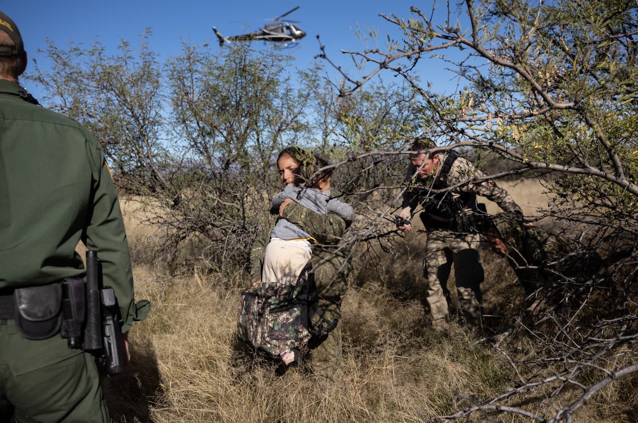 <h3 class="cms-H3-H3">Si han pasado tres días o menos</h3>
<br>
<br>Cuando una persona en ruta a cruzar la frontera de Estados Unidos lleva 72 horas o menos sin dar señales de vida, tiene que implementarse un
<b>operativo de búsqueda y rescate</b>.
