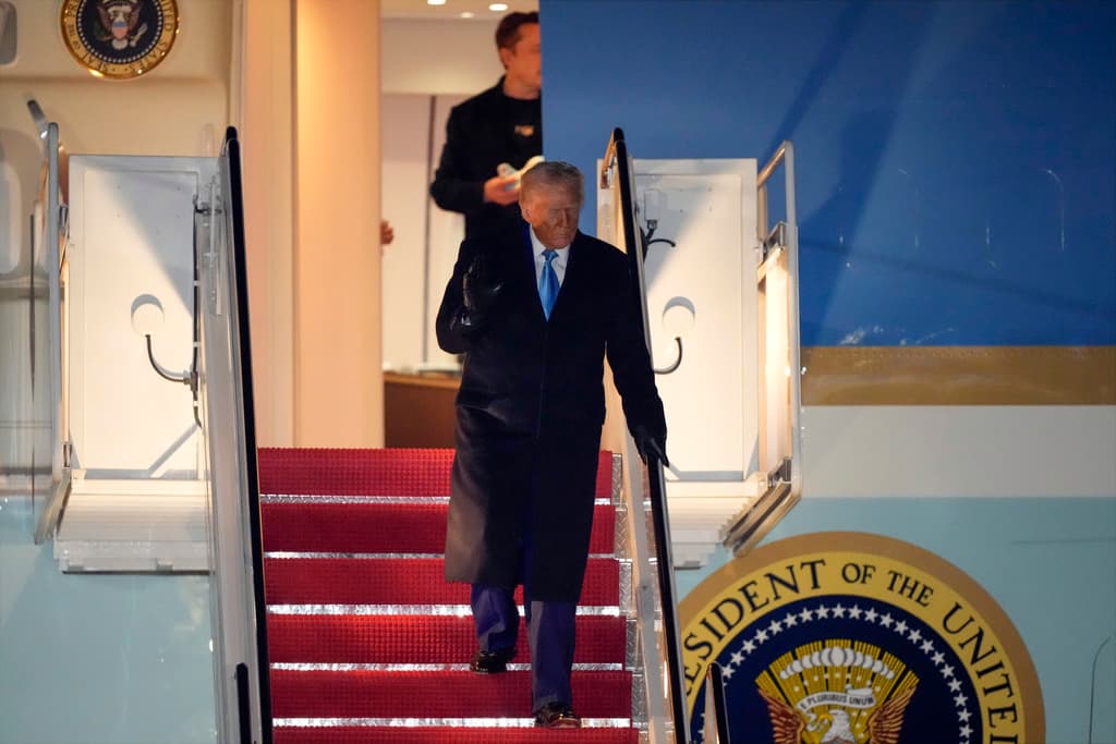 Trump dice que el gobierno federal debería tomar el control de Washington DC