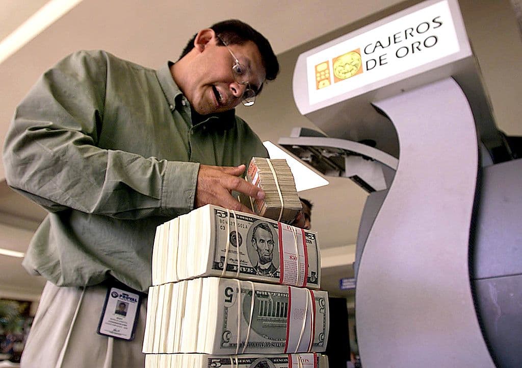 <b>5. El Salvador. </b>Este país recibió en 2020 $5,900 millones.
<b> </b>Igual que para México, El Salvador, Guatemala, Honduras y Jamaica, la gran mayoría de las remesas (95%) proviene de migrantes que trabajan en Estados Unidos.