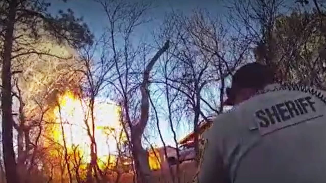 Un hombre de 70 años le prendió fuego a su auto con él dentro para evitar ser detenido