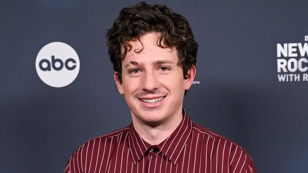 Charlie Puth interpretará el Himno Nacional.