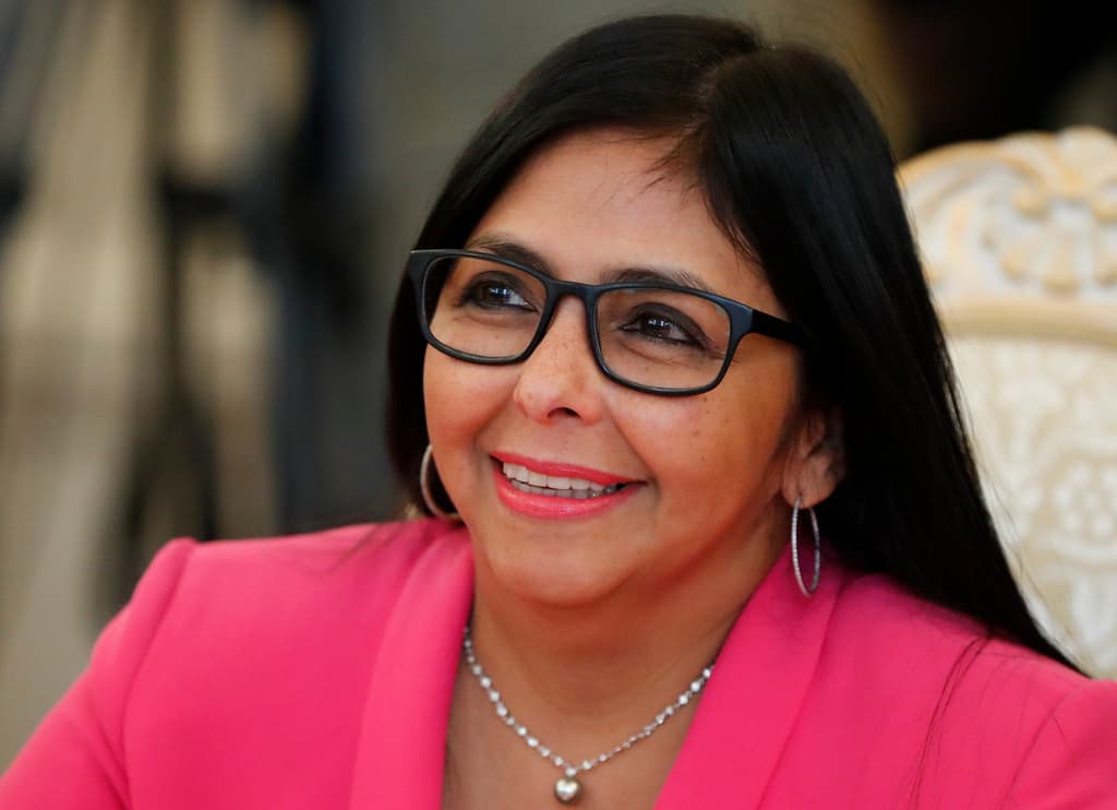 Delcy Rodríguez, presidenta “encargada” de Venezuela, jura ante el Parlamento entre promesas de rescate a Maduro