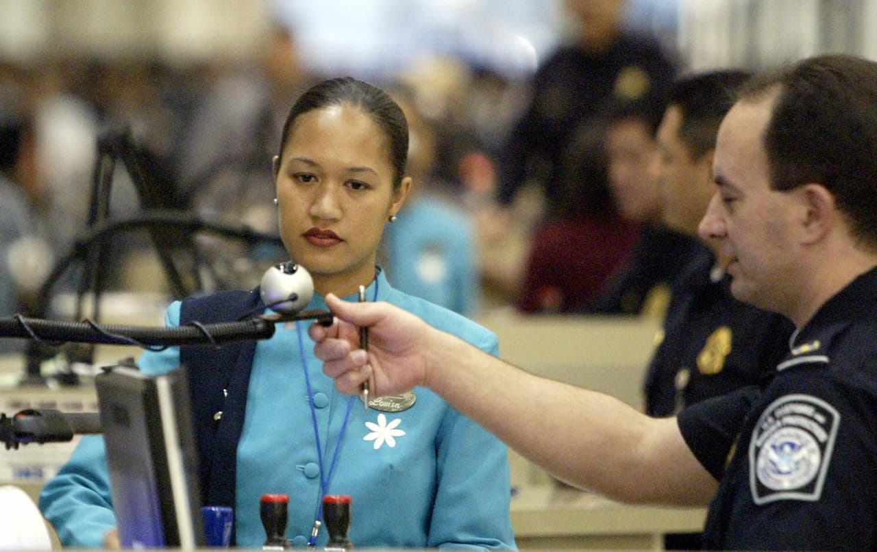 “Hablemos de Inmigración”: Trump ordena detener la entrada de extranjeros "del tercer mundo"