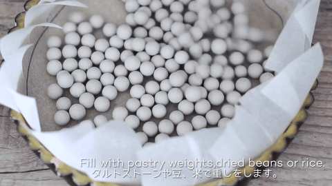 <b>ASMR.</b> ¿Has oído
<a href="https://www.univision.com/noticias/salud/que-es-asmr-quiza-lo-experimentaste-antes-de-que-se-pusiera-de-moda" target="_blank">hablar de ASMR</a>? La respuesta sensorial meridiana autónoma (o ASMR por sus siglas en inglés) se puso de moda hace un par de años en redes sociales pero, en realidad, existe desde siempre.
<b>Nos referimos a esa sensación de 'hormigueo cerebral' que algunas personas sienten al escuchar determinados sonidos o ver pequeñas acciones como doblar la ropa cuidadosamente</b>. Reduce el estrés y funciona para frenar la saturación audiovisual, en todas las estaciones del año.