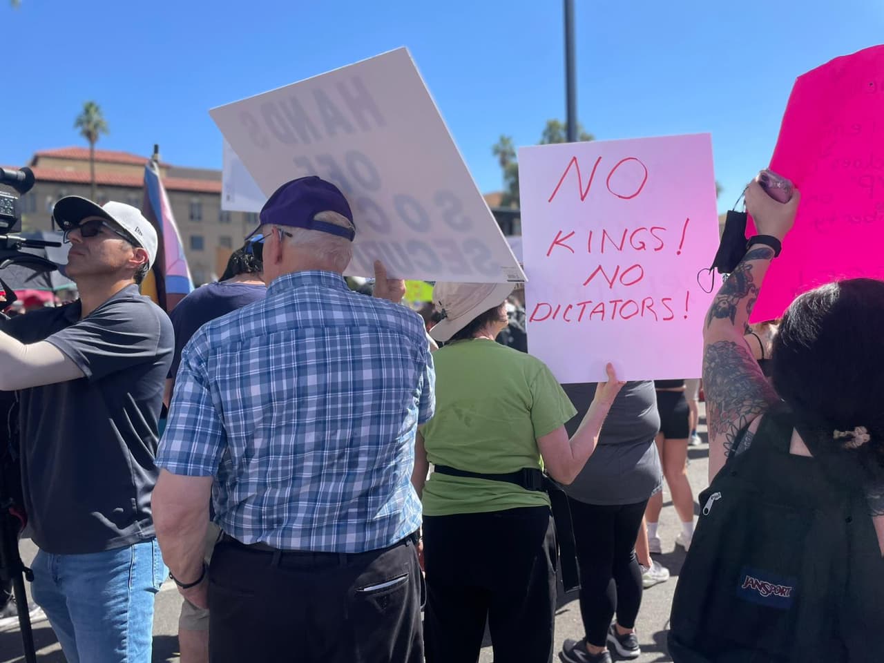 'No Kings' busca
<b>contrarrestar el desfile militar al que acude este sábado el presidente Donald Trump</b>, en conmemoración al 250 aniversario del Ejército.