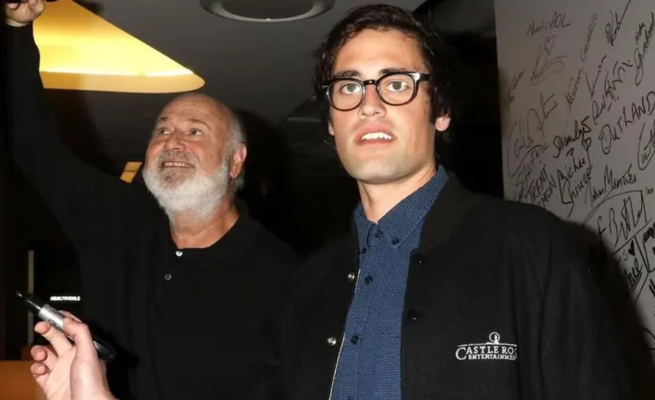 Fiscalía de Los Ángeles acusa a Nick Reiner, el hijo del cineasta Rob Reiner, de dos cargos por el asesinato de sus padres