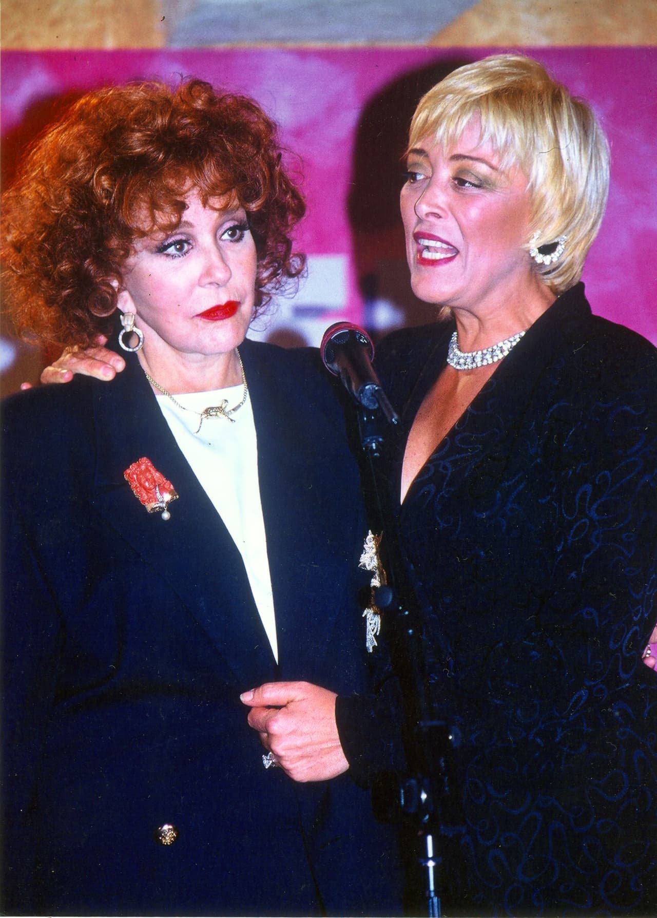 "
<b>Yo no estoy tras una herencia</b>, realmente no es mi preocupación, ni me quita el sueño, porque afortunadamente si algo aprendí de mi mamá fue a salir adelante por mí misma, por mis propios méritos".
<br>