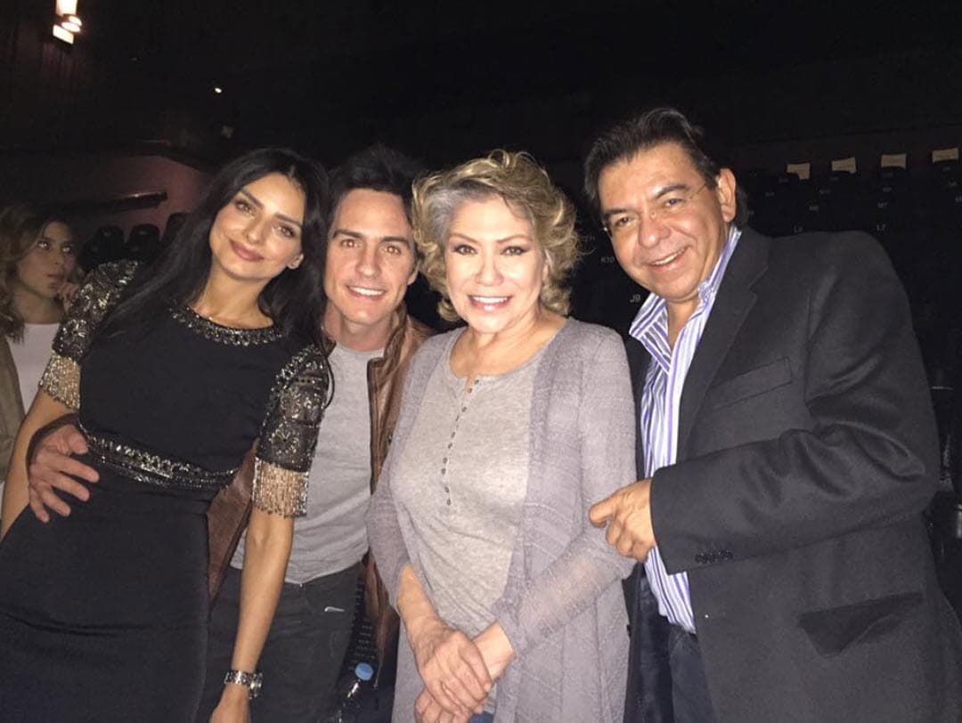 Eugenio y Jorge Alberto han asistido a importantes eventos que marcaron la vida de Aislinn, como
<b><a href="https://www.univision.com/famosos/es-una-persona-que-quiero-para-toda-mi-vida-aislinn-derbez-no-piensa-perder-a-mauricio-ochmann-aunque-se-divorcien-fotos">su boda con Mauricio Ochmann</a></b>.
<br>