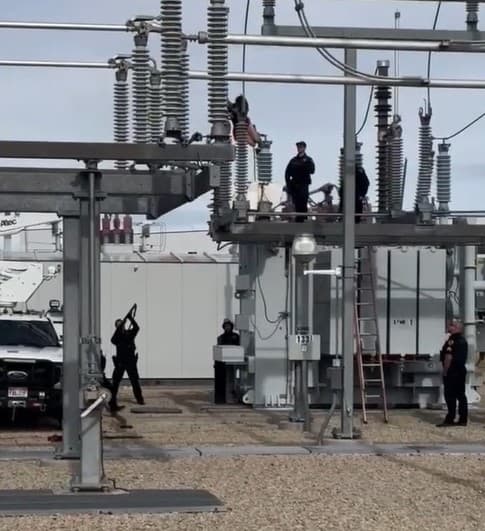 Ello, para
<b>evitar que esta persona se electrocutara</b>.