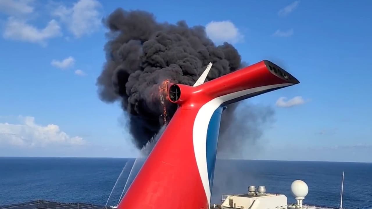 Crucero Carnival se incendia en las Islas Turcas y Caicos
