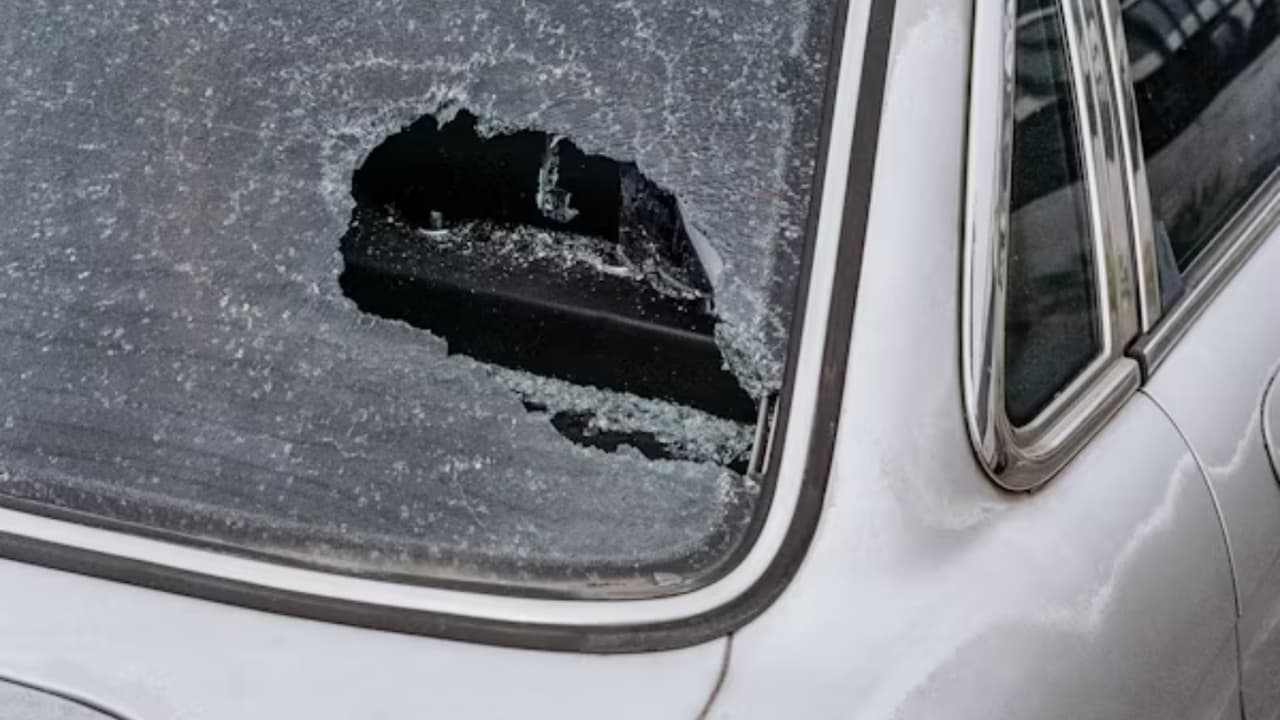 Le golpean el parabrisas y muere: la patrulla de caminos de California investiga estos ataques