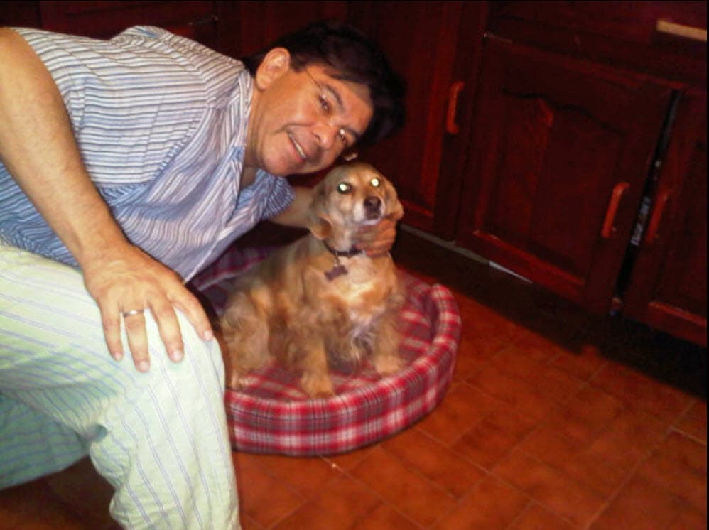 La primogénita de Derbez se crió con su mamá, quien se volvió a casar con el
<b>locutor y actor mexicano <a href="https://www.univision.com/famosos/aislinn-derbez-comparte-fotos-de-su-padrastro-medias-hermanas-y-otros-miembros-de-su-familia-que-no-conociamos-fotos">Jorge Alberto Aguilera</a></b>.
<br>