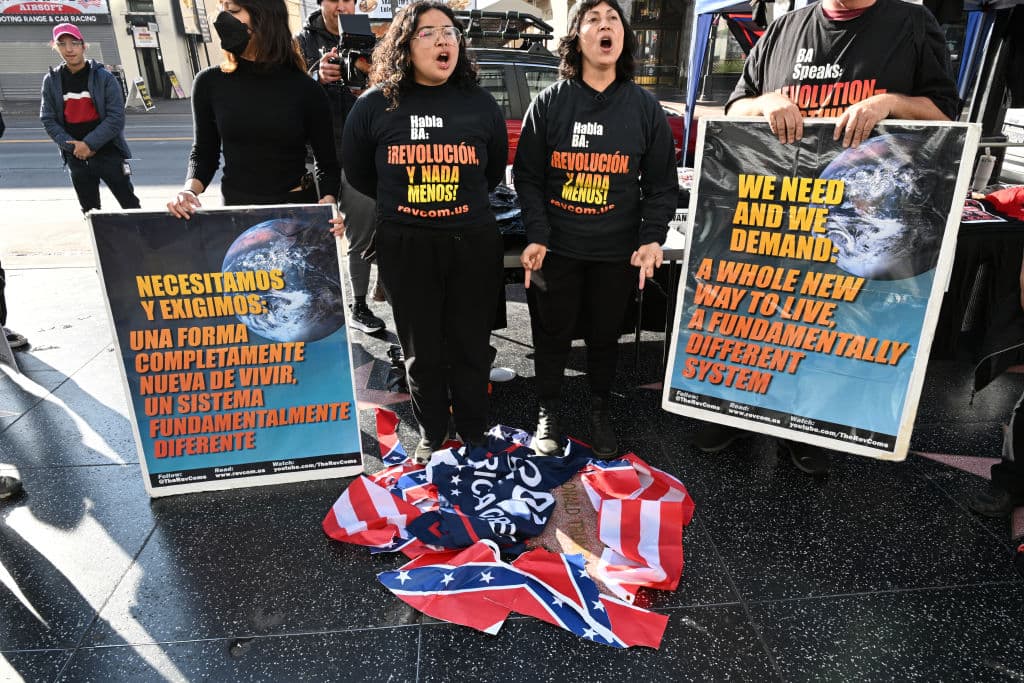 No solo la migración fue tema de protesta, también lo fue Palestina y los
<a href="https://www.univision.com/noticias/elecciones-en-estados-unidos-2024/trump-protegera-mujeres-guste-no-harris" target="_blank">derechos reproductivos de las mujeres</a>.