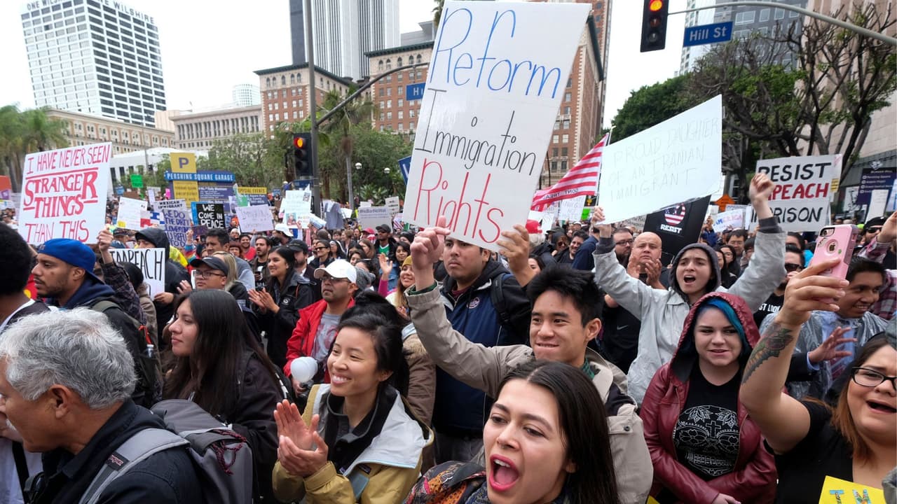 Por qué Texas lidera la demanda para detener 'parole in place', que daría estatus migratorio a cónyuges indocumentados