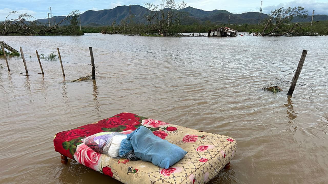 “Eso fue infernal. Toda la noche, algo tremendo”: Huracán Melissa golpeó a Cuba