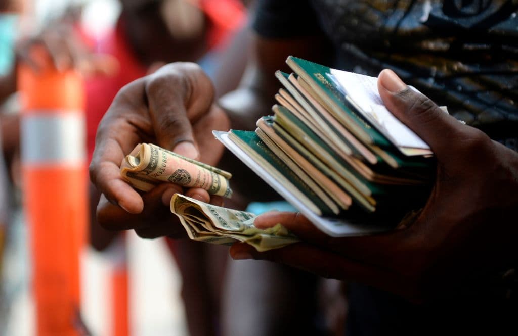 <b>9.</b>
<b>Haiti. </b>En 2020 fueron transferidos
<b>$3,100 millones</b> a la isla caribeña. La mayoría de los envíos fueron hechos a este país se realizó en dólares desde
<a href="https://www.univision.com/temas/estados-unidos-de-america">Estados Unidos</a>.