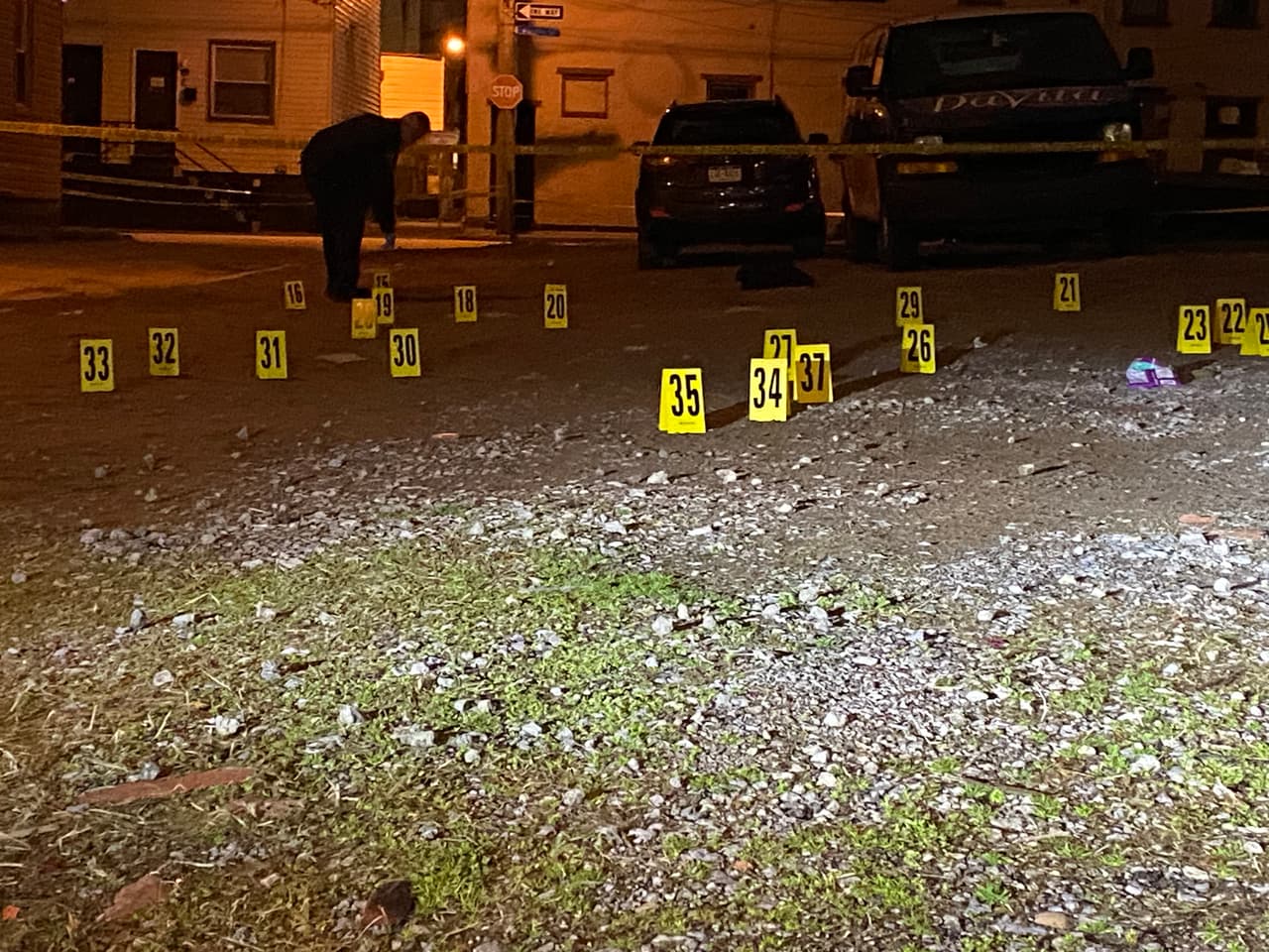 Policía de Pittsburgh busca más de un sospechoso del tiroteo que dejó dos menores muertos y otros 13 heridos