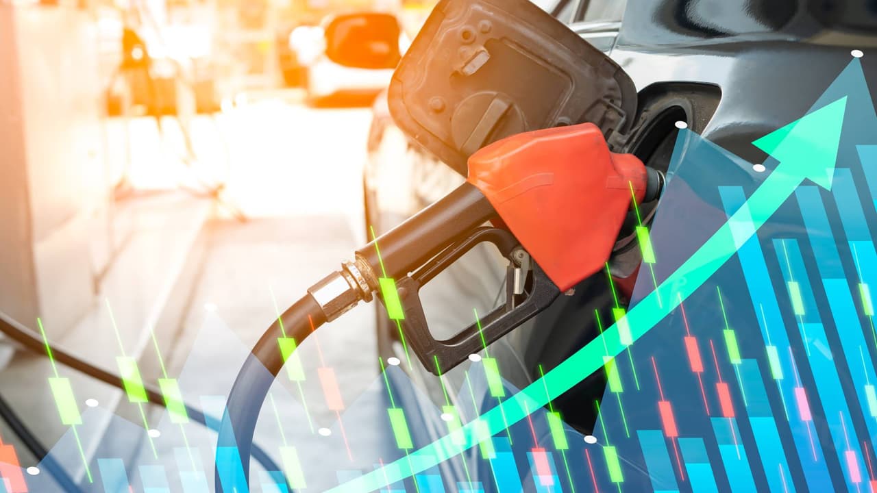 “Nos afecta a todos”: Comerciantes y trabajadores sienten el aumento en el precio de la gasolina