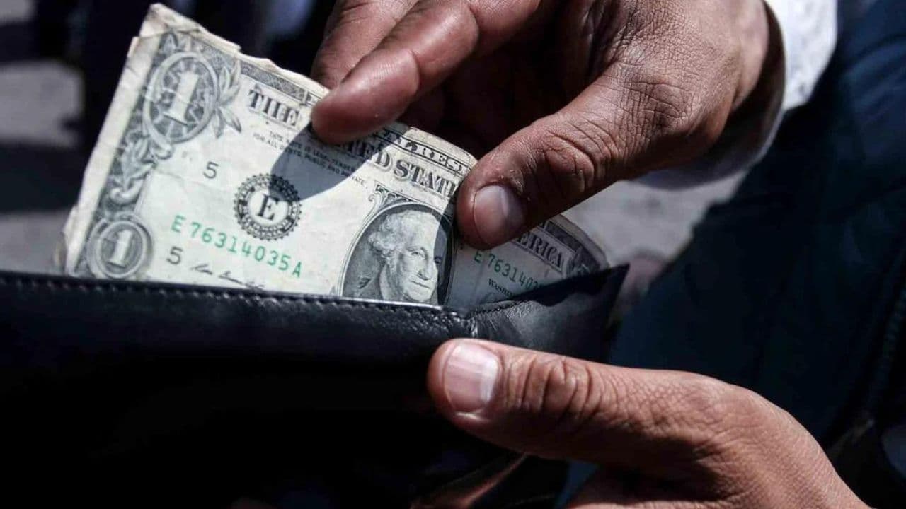 “Penaliza a inmigrantes injustamente”: los amplios impactos del impuesto a las remesas de la ley fiscal de Trump