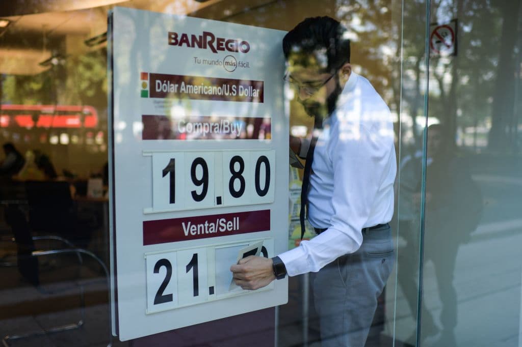 <b>1. <a href="https://www.univision.com/temas/mexico-city">México.</a> </b>El país recibió
<b> </b>un total de $42,900 millones, una cifra muy superior a la registrada por otras naciones de la región. La razón, dice el Banco Mundial, se debió a que un débil peso mexicano estuvo fluctuando durante todo el inicio de la pandemia de
<a href="https://www.univision.com/temas/coronavirus">México</a>.