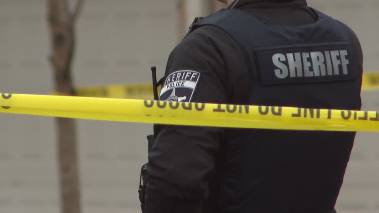 Adolescente de 15 años muere y otra resulta herida tras ser arrolladas en Chicago; responsable huye