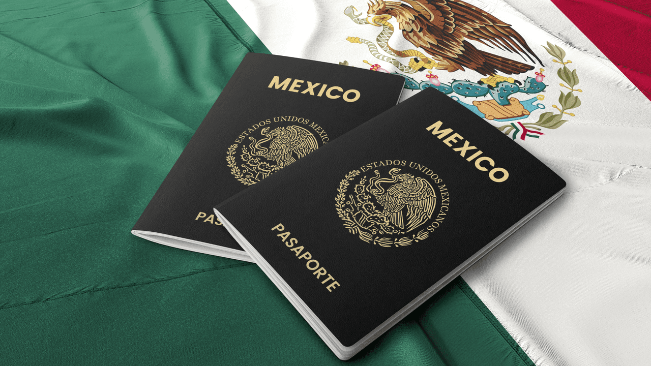 <h2 class="cms-H2-H2">Pasaporte por primera vez para mayores de edad</h2>
<br>1. Tienes que ir al consulado que te corresponde con una cita. Puedes marcar al teléfono
<b>1-(424)-309-0009</b> para agendar tu cita o enviando un mensaje de WhatsApp. También puedes agendar una cita en esta página:
<a href="https://www.citas.sre.gob.mx">https://www.citas.sre.gob.mx</a>.