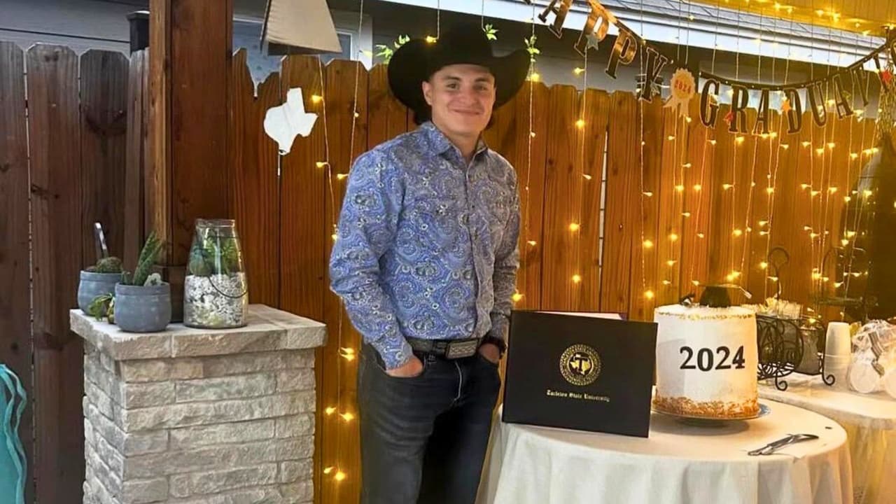 Los
<b>amigos de Juan Silvestre compartieron fotografías</b> de varios momentos de él, disfrutando de su familia, sus logros académicos y sus aficiones.