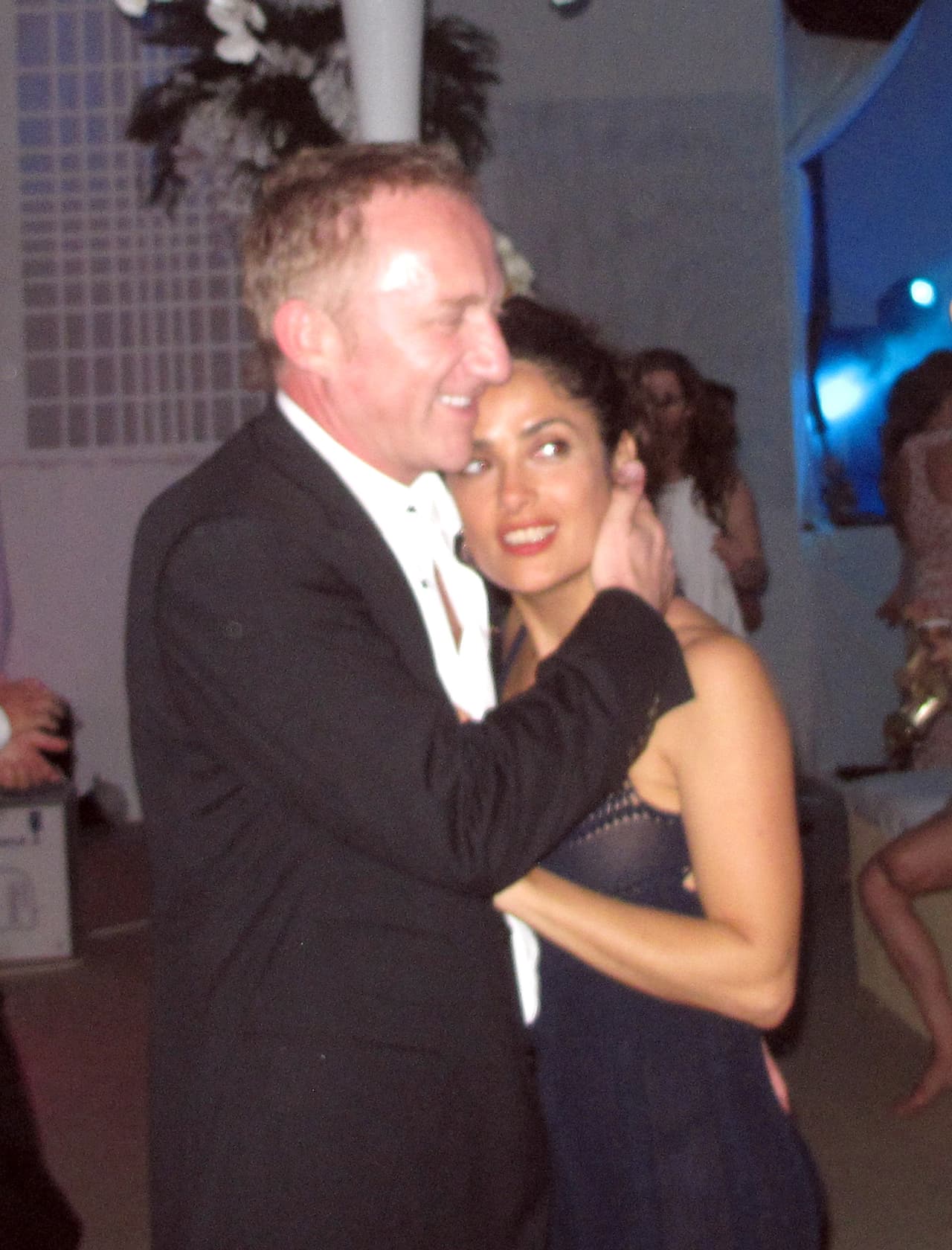 Fue en ese mismo verano que tras romper su compromiso, Pinault fue fotografiado con su nuevo amor.
