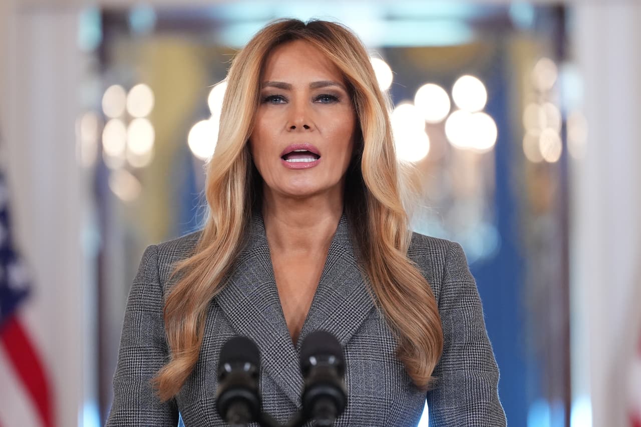 Melania Trump niega vínculos con Epstein y pide audiencia para las víctimas