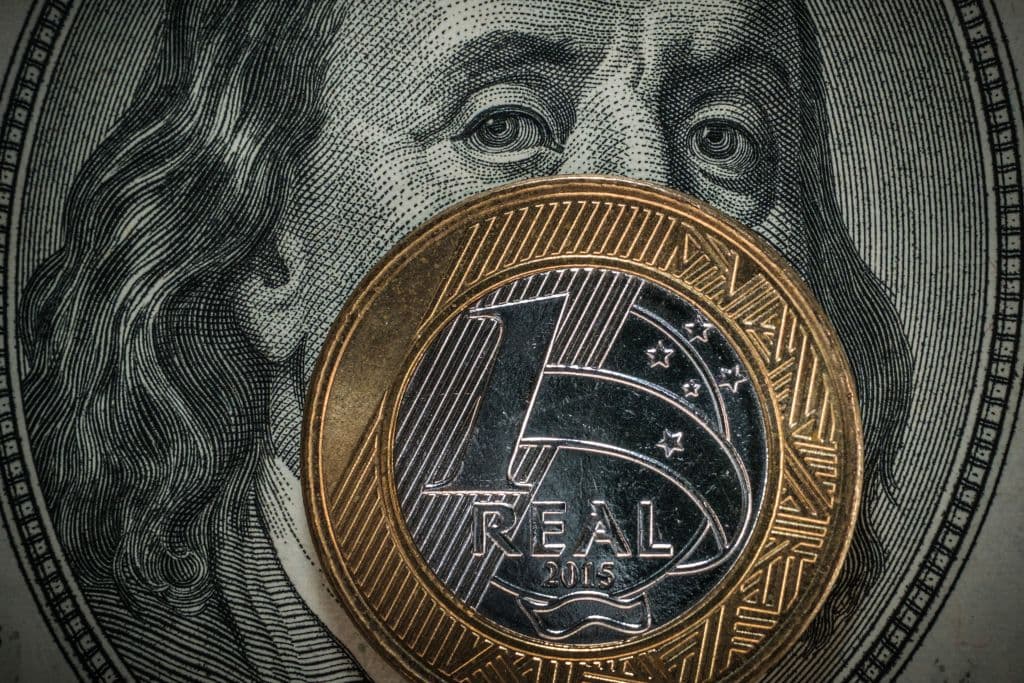 <b>7.</b>
<b>Brasil. </b>En 2020 recibió un total de
<b>$3,600 millones en remesa</b>s. También es uno de los países desde los que más caro resulta enviar y recibir dinero en efectivo.