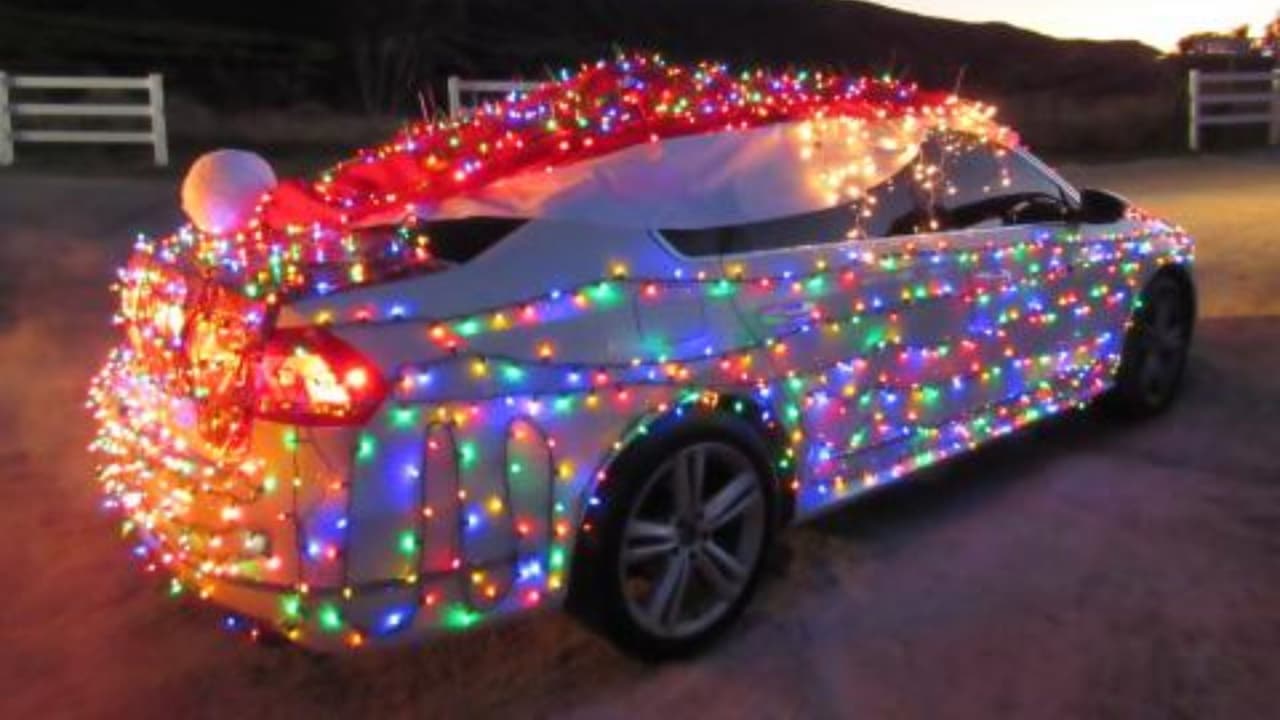 ¿Es legal poner luces de Navidad en tu auto en Florida? Estas son las reglas que debes conocer