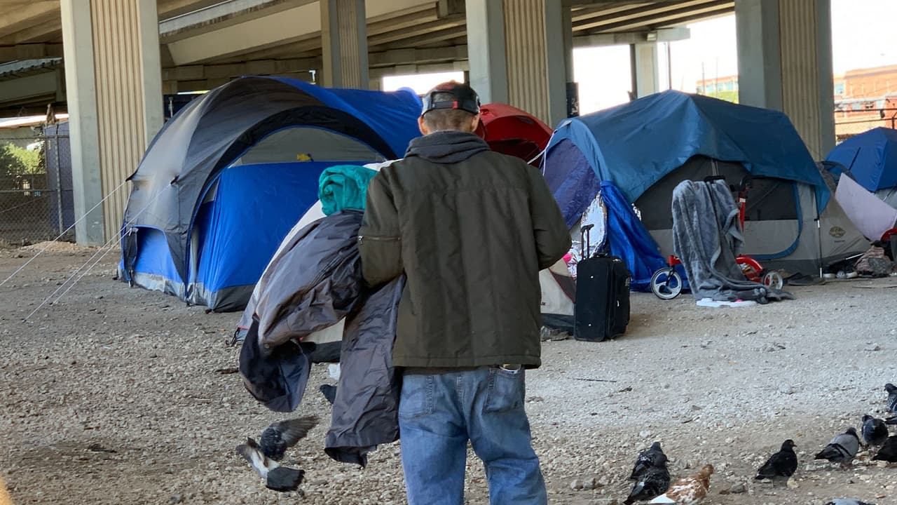 Así es como California busca eliminar los campamentos de personas sin hogar