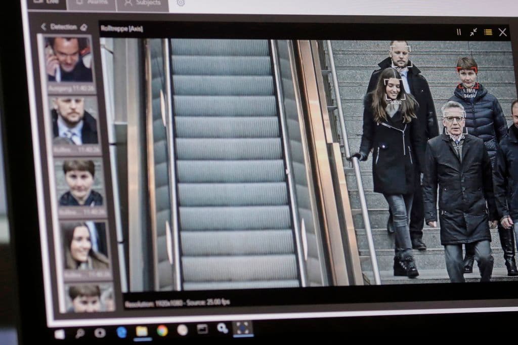 La seguridad aeroportuaria ahora escanea tu cara antes de abordar en nueve ciudades de EEUU