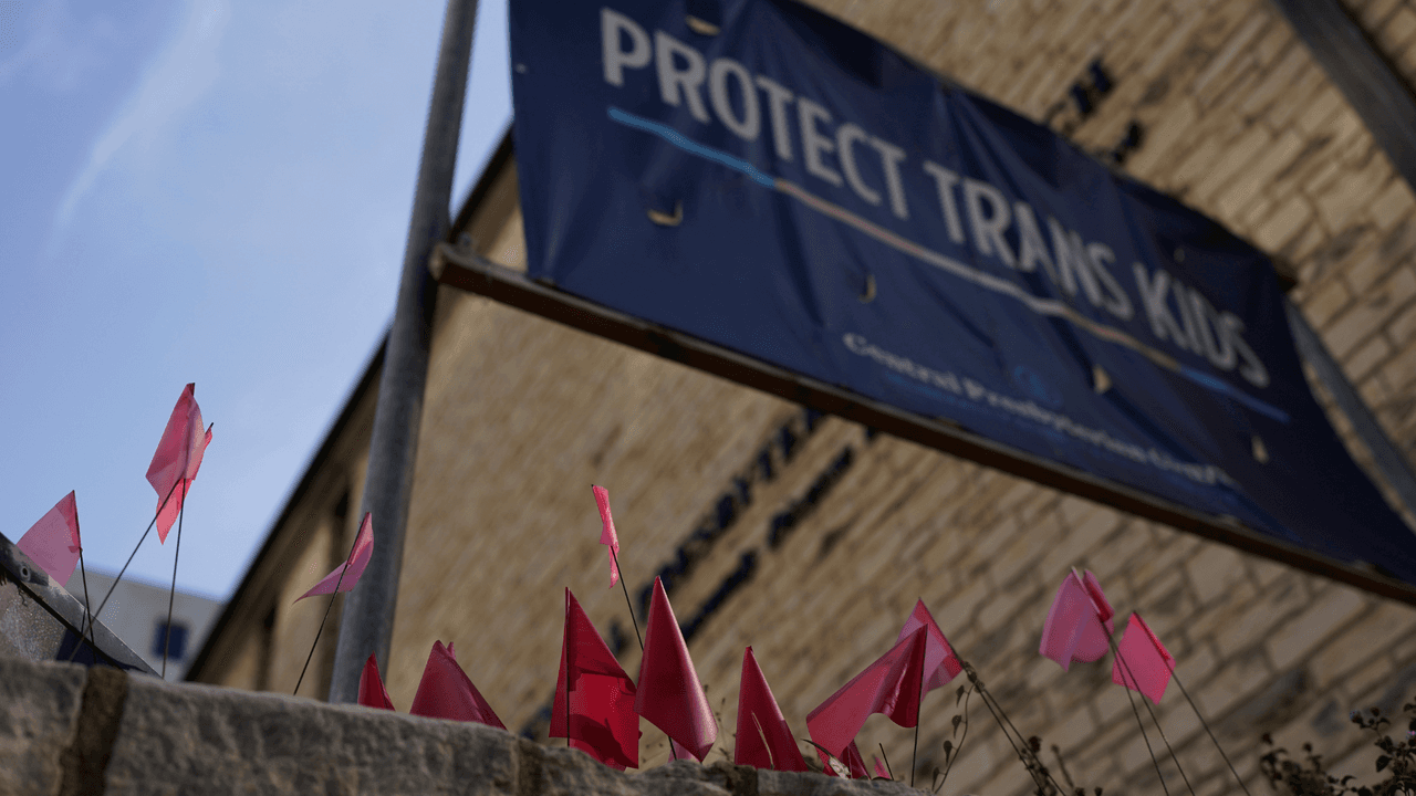 Suprema Corte de Texas niega petición; ley contra cuidado de médico de menores transgénero sí entrará en vigor