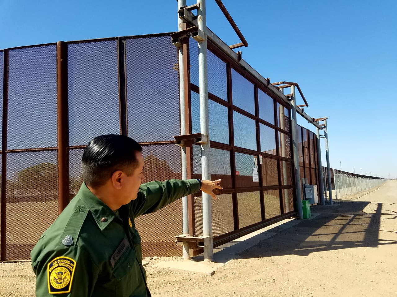 Así es la triple valla de Yuma que Trump pone como "modelo" para su muro con México