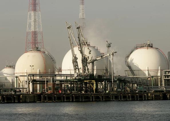 17.- El estudio fue publicado el pasado 30 de septiembre y el diario británico
<i>The Guardian </i>hizo una reseña con las reacciones de las empresas. La empresa francesa Total SA ocupa el lugar diecisiete responsable de 0.91% de las emisiones mundiales con 12,352 toneladas equivalentes de dióxido de carbono.
<br>