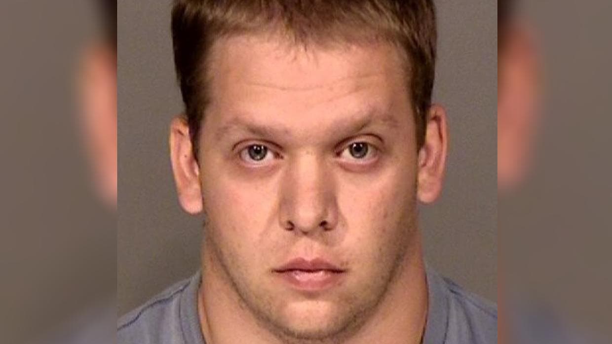 <b>Sentencian a pena de muerte en Arizona a John Allen </b>por el asesinato de una niña de 10 años Ame Deal murió sofocada tras ser encerrada como castigo en una caja de plástico bajo temperaturas de 100 grados Farenheit.
<br>