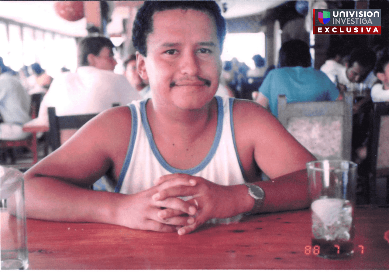 Darío Uzma en un bar el 7 de julio de 1988, un año y cuatro meses antes del atentado al avión de Avianca.