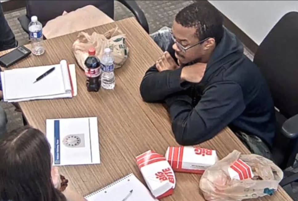 Defensa de acusado por bombas en el asalto al Capitolio busca un indulto de Trump