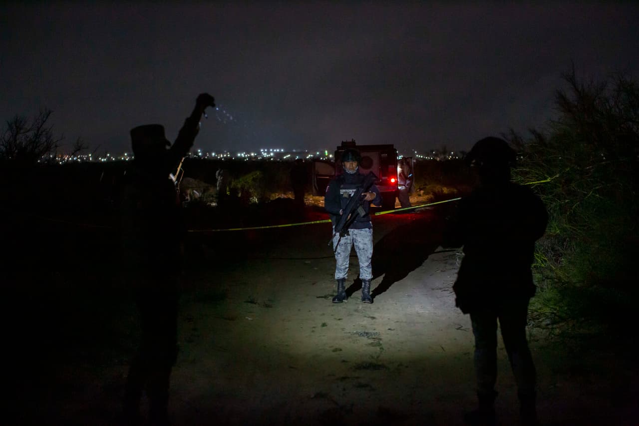 También en Nuevo León,
<b>el 1 de junio de 2012 fue asesinado Adán Zapata, rapero del grupo Mente en Blanco</b>. Murió junto a tres integrantes de la banda musical, en una emboscada en San Nicolás de los Garza.