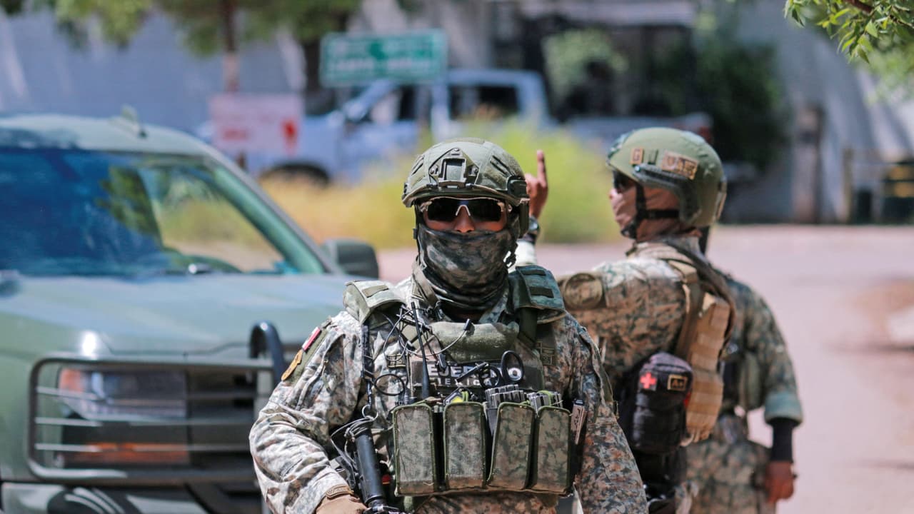 Cantante de regional mexicano detenido por asesinato; lo vinculan con Cártel de Sinaloa