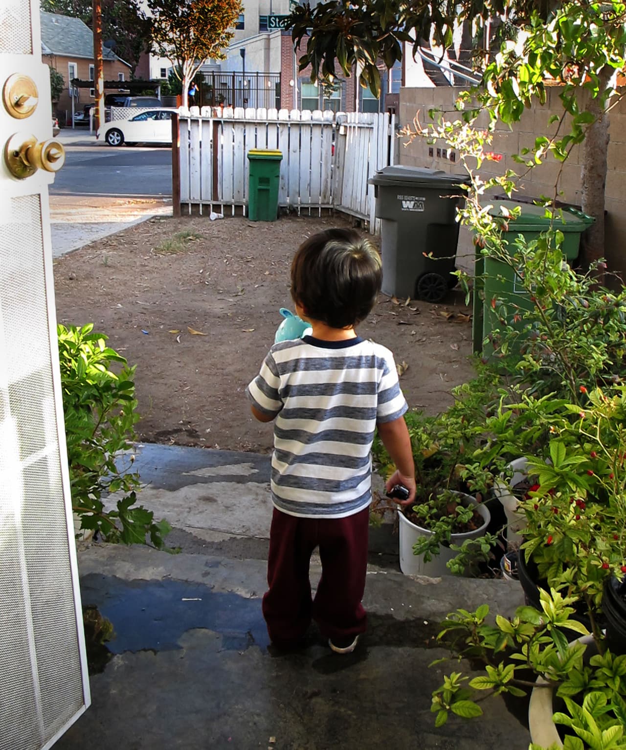 La familia de Rubén vivió en Logan Barrio, en Santa Ana, California, donde fue tomada esta imagen en 2018. Pero luego se mudaron debido a los suelos contaminados por plomo. Un especialista detectó plomo en la sangre del pequeño.