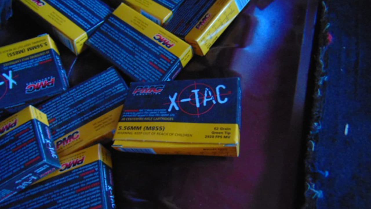 El primer incidente ocurrió el viernes 23 de agosto, cuando descubrieron 1,000 rondas de municiones de 5.56 mm en 50 cajas ocultas en todo el vehículo sedán Nissan conducido por un hombre de 22 años hacia México.