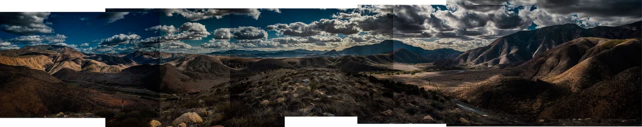 <b>La frontera entre Estados Unidos y México es una de las más activas del mundo.</b> Anualmente ingresan a Estados Unidos más de cinco millones de camiones y más de 10,000 largos trenes de carga, que mueven buena parte de la economía de los dos países. Pero los camiones y los trenes vienen de lejos y van lejos. No se quedan en la zona. Las que hacen que bulla la frontera son las personas que la habitan. A lado y lado de la línea fronteriza viven más de 14 millones de personas que vienen y van tratando de aprovechar lo mejor de la proximidad entre los dos países. Solo el año pasado ingresaron a Estados Unidos más de 40 millones de peatones por la frontera con México.