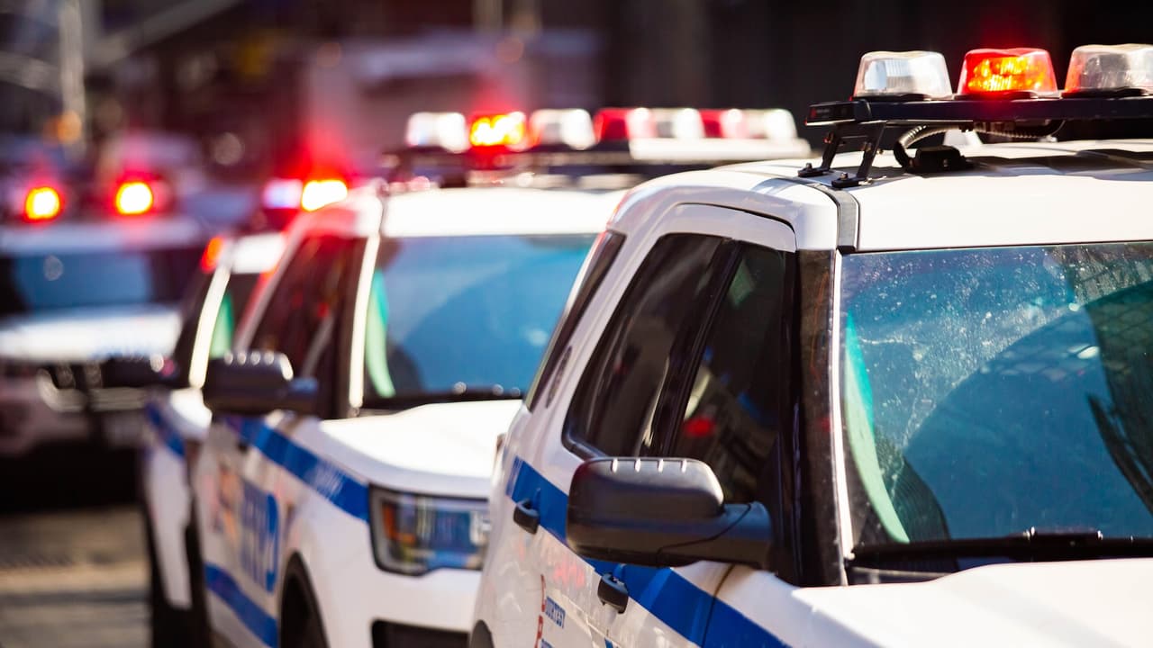 Vecinos en Brooklyn protestan contra albergue en Bensonhurst y piden a Mamdani frenar la obra