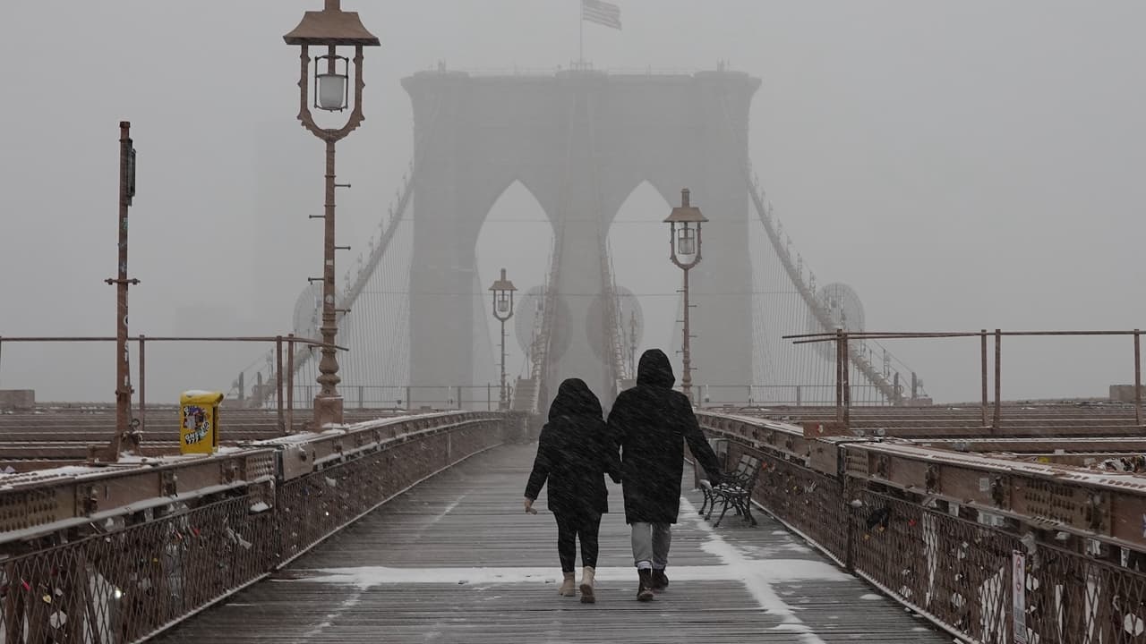 Suben a 18 las muertes por frío extremo en Nueva York tras fin de semana congelante