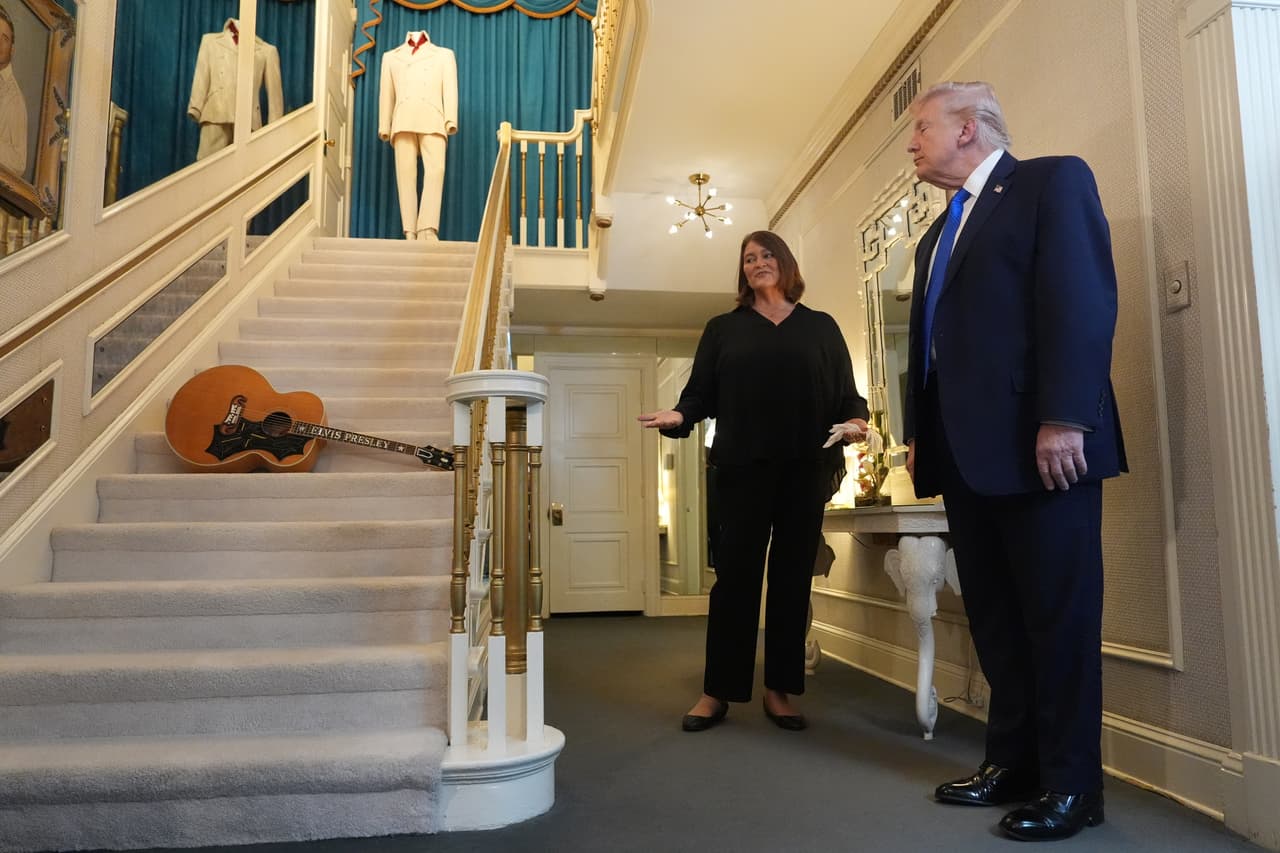 Donald Trump visita Graceland, la casa de Elvis Presley y revive comparaciones con el “Rey del Rock”