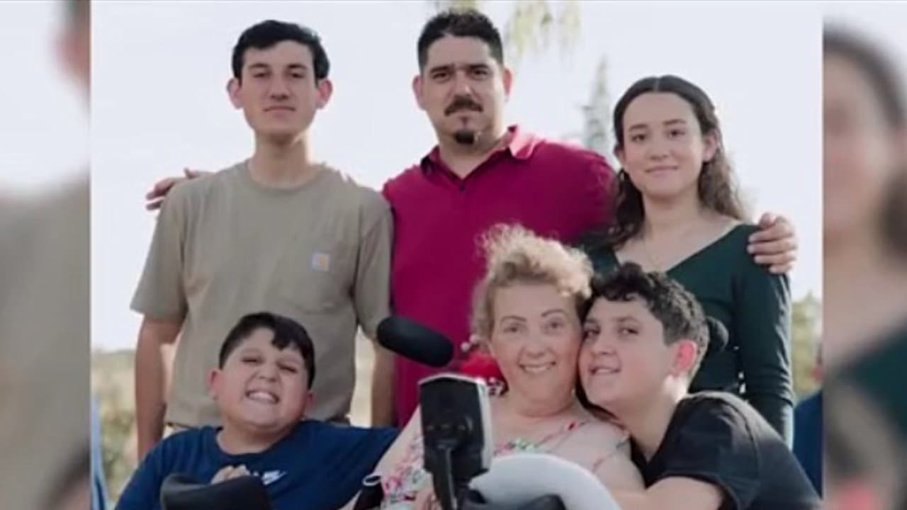 Amor a prueba de todo: Enfermedad paraliza a hispana, una computadora le da voz y su esposo fortaleza